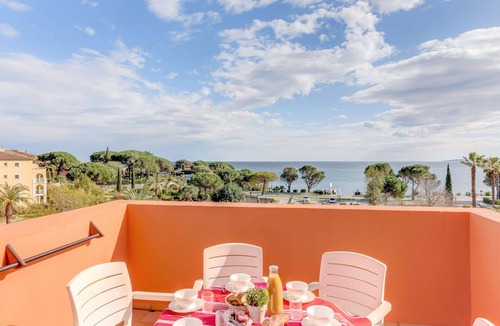 Les Issambres Apartment | Lovely apartment for 6 guests with pool, WIFI, A/C, TV and terrace