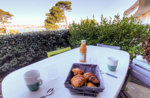 Dinard Apartment | Lovely apartment for 2 guests with WIFI, TV and terrace