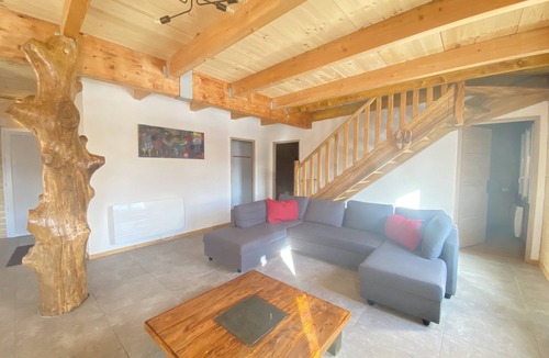 Saint-Disdier House | Lovely duplex with cinema room