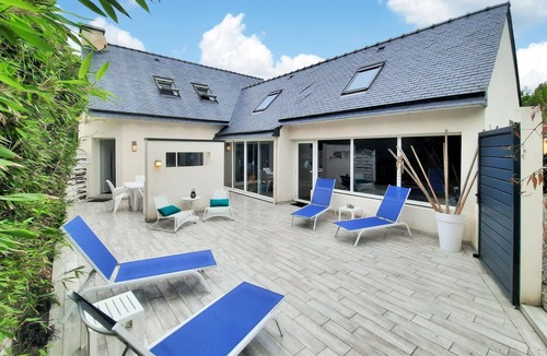 Kerherou House | Lovely home in Moëlan-sur-Mer with sauna