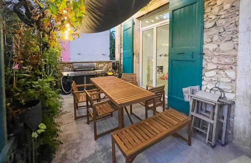 Menglon House | Lovely home in Menglon with WiFi