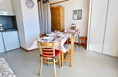 Chamrousse Apartment | Lovely studio, at foot of slopes, facing SOUTH