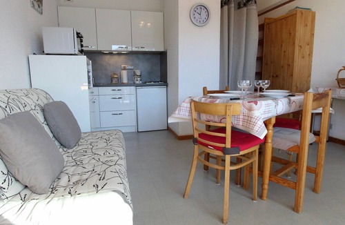 Chamrousse Apartment | Lovely studio, at foot of slopes, facing SOUTH