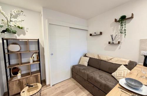 Bourgoin-Jallieu Apartment | Lua, Proche Centre, Wifi
