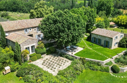 Goult House | Luberon – A magnificent character property – Sleeps 19
