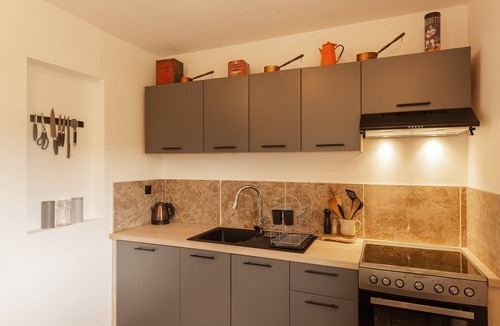 Floressas House | Lunada – Charming Cottage with E-Bikes & Canoe Included (2/3 Guests)