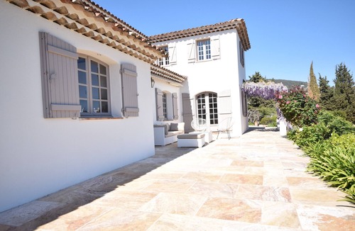 Grasse House | Luxurious and comfortable house with wonderful views and large swimming pool