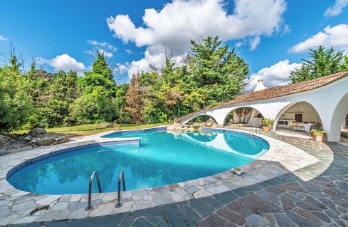 Le Plan-de-Grasse Villa | Luxurious and quiet 5-bedroom villa in enchanting Grasse with WiFi, AC, Pool,