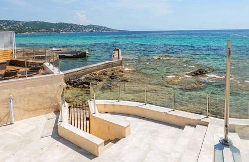 La Nartelle Villa | Luxury beachfront villa with pool, large capacity, Jacuzzi, and services