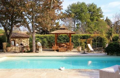 L'Isle-sur-la-Sorgue Villa | luxury farm jacuzzi heated pool in Isle sur la sorgue