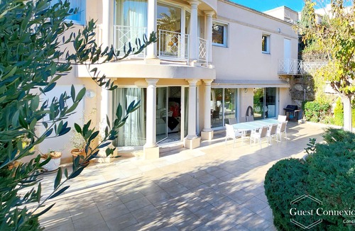 Roucas-Blanc Villa | Luxury Sea View A/C beach access