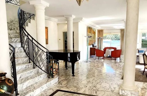 Roucas-Blanc Villa | Luxury Sea View A/C beach access