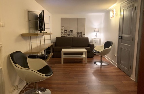 Moliere Vauban Apartment | Lyon 6e apartments located 2 minutes from the Halles de Bocuse and La Pardieu.