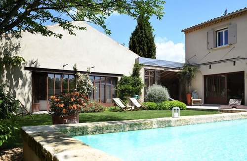 L'Isle-sur-la-Sorgue House | Magnificent villa 6 minutes walk from the town center -On the river bank