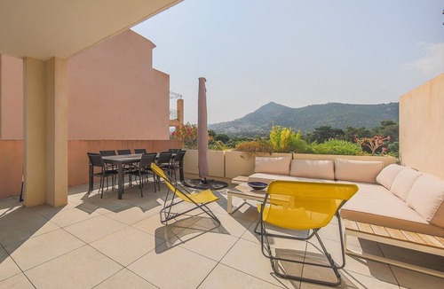L'Ile-Rousse Apartment | Magnificent T3 with all comforts, very large terrace 10 minutes walk from the beach