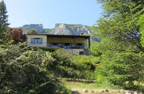 Orpierre Villa | Magnificent villa with large garden, terrace, panoramic view 5 minutes from Orpierre