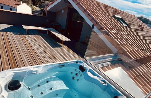 Le Dramont Condo | Magnifique Duplex Contemporain Climatisé Jacuzzi Ref : Duplex Vill'Attilio