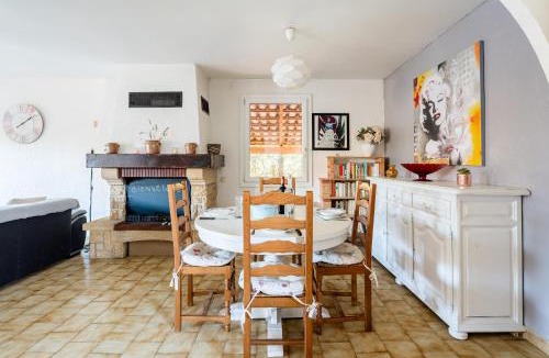 Vitrolles House | Maison 2 chambres avec jardin et parking privé à Vitrolles
