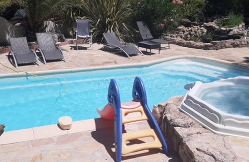Neoules House | Maison atypique style mexicaine