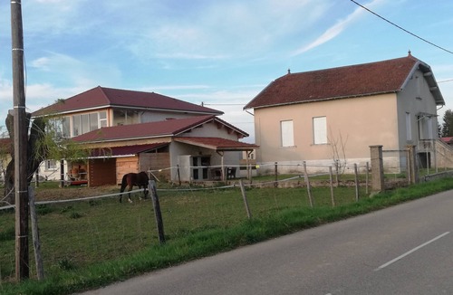 Marcollin House | Maison au Cœur D'une Pension Équestre