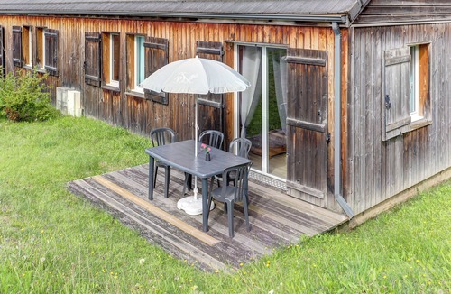 Egletons House | Maison avec patio à 700 mètres du centre ville