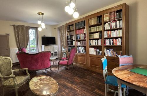 Jaligny-sur-Besbre House | Maison Bourgeoise 1830 avec Spa et Jeux, Animaux Acceptés - FR-1-489-541
