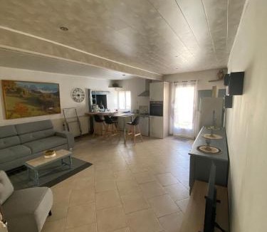 Saint-Savinien House | Maison chaleureuse en pleine campagne