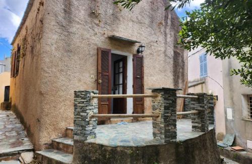 Rogliano House | Maison confortable à Rogliano avec terrasse et jardin