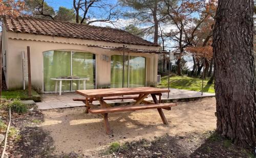 Velleron House | Maison confortable à Velleron de 50 m² avec piscine
