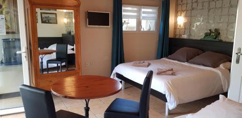 Romans-sur-Isere Bed & Breakfast | Maison d'Hôtes Le 6 Bis