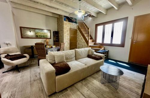 Aigues-Mortes Medieval City Apartment | Maison dans les remparts d'Aigues-Mortes