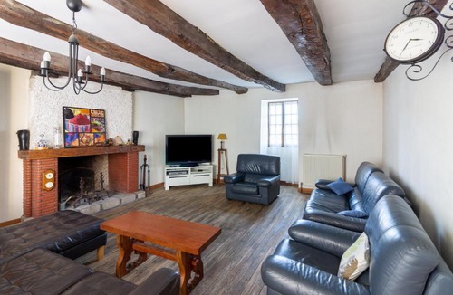 Treignac House | Maison de 4 chambres avec jardin amenage et wifi a Treignac