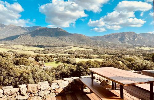 Sartene Villa | Maison de campagne, deux chambres, vue sur les montagnes