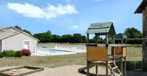 Saint-Vincent-la-Chatre House | Maison de charme avec piscine et jardin à Saint-Vincent-la-Châtre