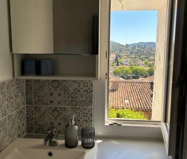 Pierrefeu-du-Var Villa | Maison de village avec terrasse