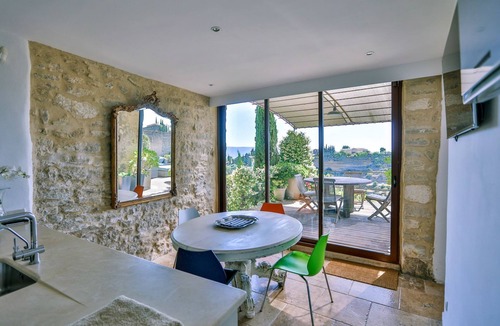 Gordes Villa | Maison Eclaircie - Three Bedroom Villa, Sleeps 6