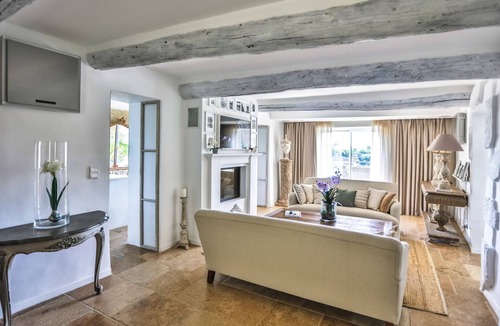Gordes Villa | Maison Eclaircie - Three Bedroom Villa, Sleeps 6
