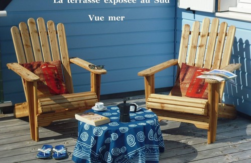 Plozevet House | Maison en bois 3* à 2 pas de la mer et du GR 34, Wifi, Bicycles, Parking, Garden