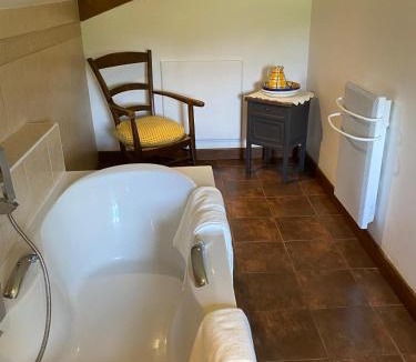 Saint-Etienne-de-Baigorry Bed & Breakfast | Maison Ameztoia XVe siècle chambres d'hôtes Navarraises