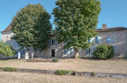 Saint-Sulpice-de-Roumagnac Bed & Breakfast | Maison Nathis