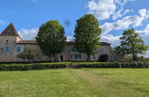 Saint-Sulpice-de-Roumagnac Bed & Breakfast | Maison Nathis