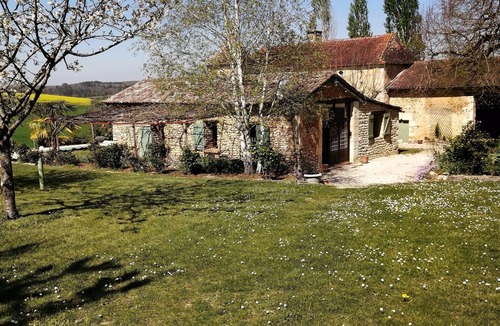 Saint-Laurent-des-Batons House | Maison de Vacances Avec Piscine à la Campagne en Dordogne