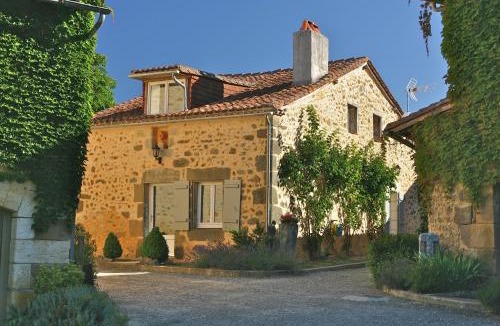 Saint-Martial-de-Valette House | Maison Lavande - Ancienne étable rénovée, gîte nature et bien-être