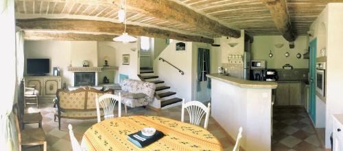 Comps-sur-Artuby House | Maison Lou Colombier