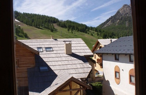 Montgenevre House | Maison Mignon, central townhouse ideal for families and groups