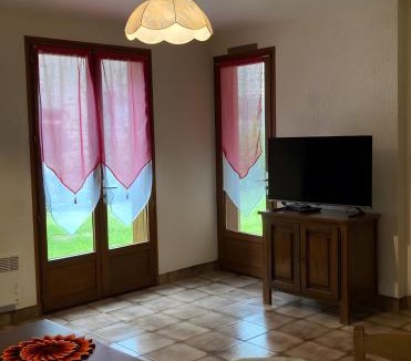 Chambon-sur-Lac House | Maison Mitoyenne avec Jardin