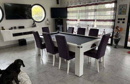 Labastide-du-Temple Villa | Maison moderne au calme avec billard, jacuzzi, bain à remous, piscine, Babyfoot