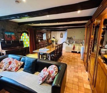 Quemper-Guezennec House | Maison traditionnelle bretonne proche de la mer