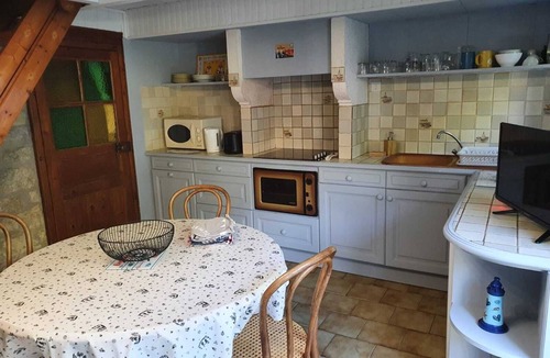 Treffiagat House | Maison typique pour 4 personnes, jardin clos et fleuri, proche plage