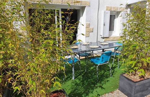 Treffiagat House | Maison typique pour 4 personnes, jardin clos et fleuri, proche plage